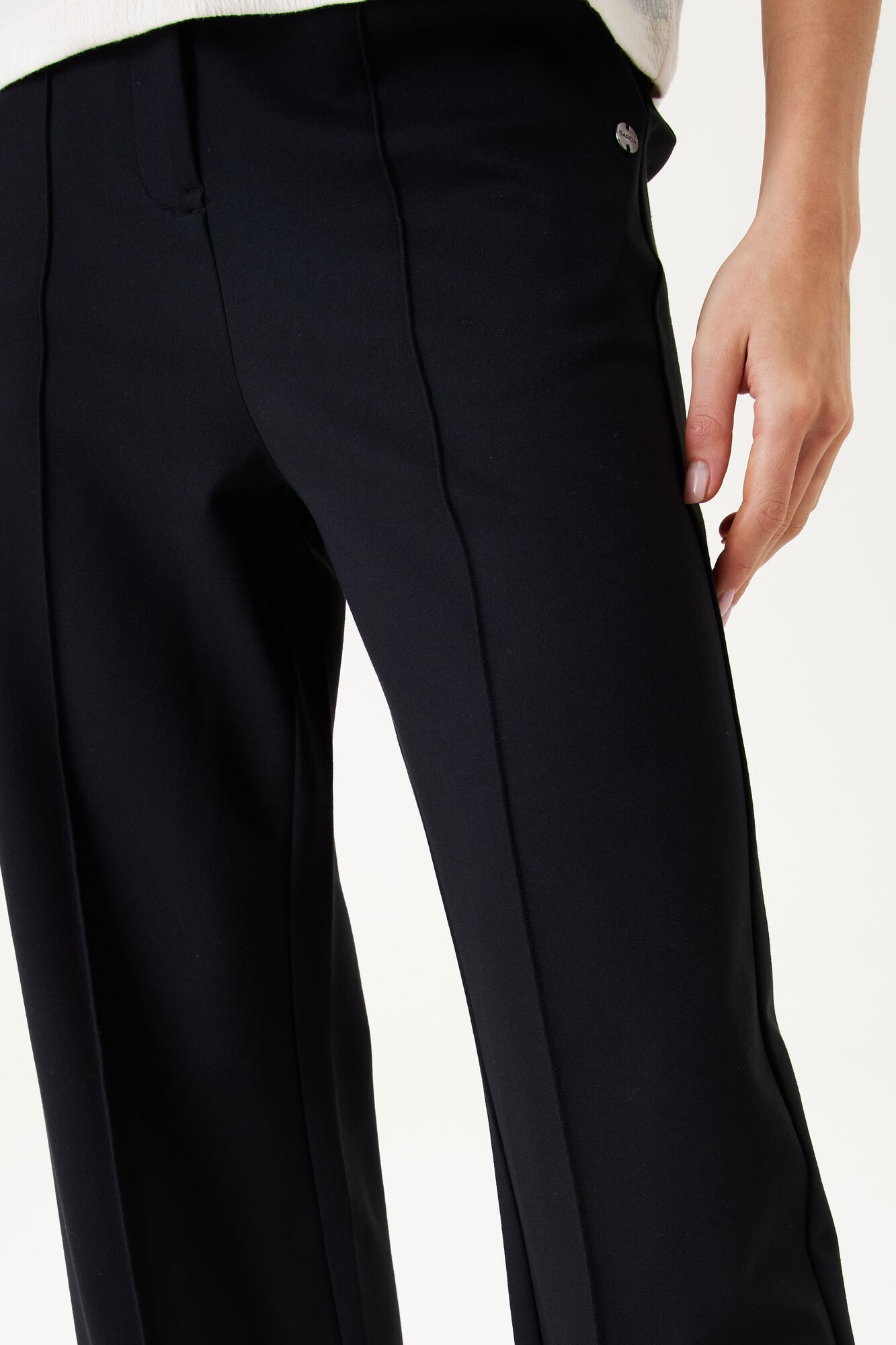 Pantalon negro con raya marcada Garcia Jeans Pantalon negro con raya marcada Garcia Jeans